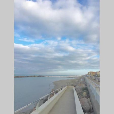 bilocale sul mare Apartment Marina Di Pisa Exterior foto