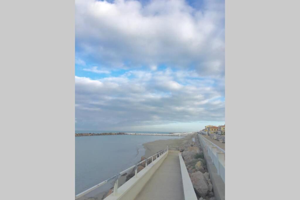 bilocale sul mare Apartment Marina Di Pisa Exterior foto